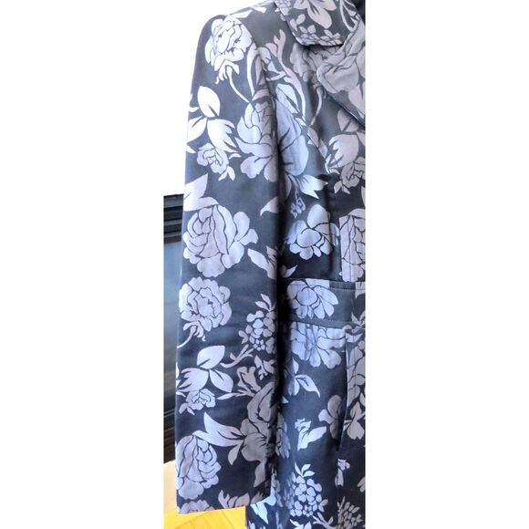 White House Black Market Women's Black Rose Floral Jacquard Coat Midi  M  EUC - Picture 5 of 8